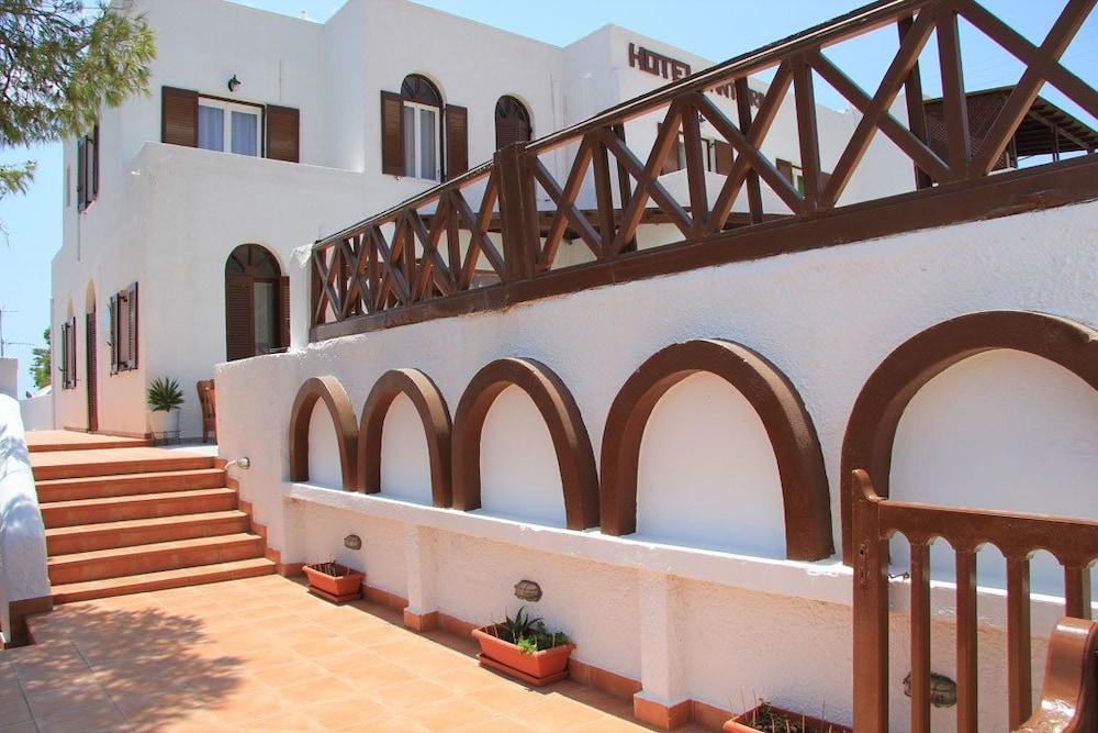 Santa Irini Hotel Perissa (Santorini)