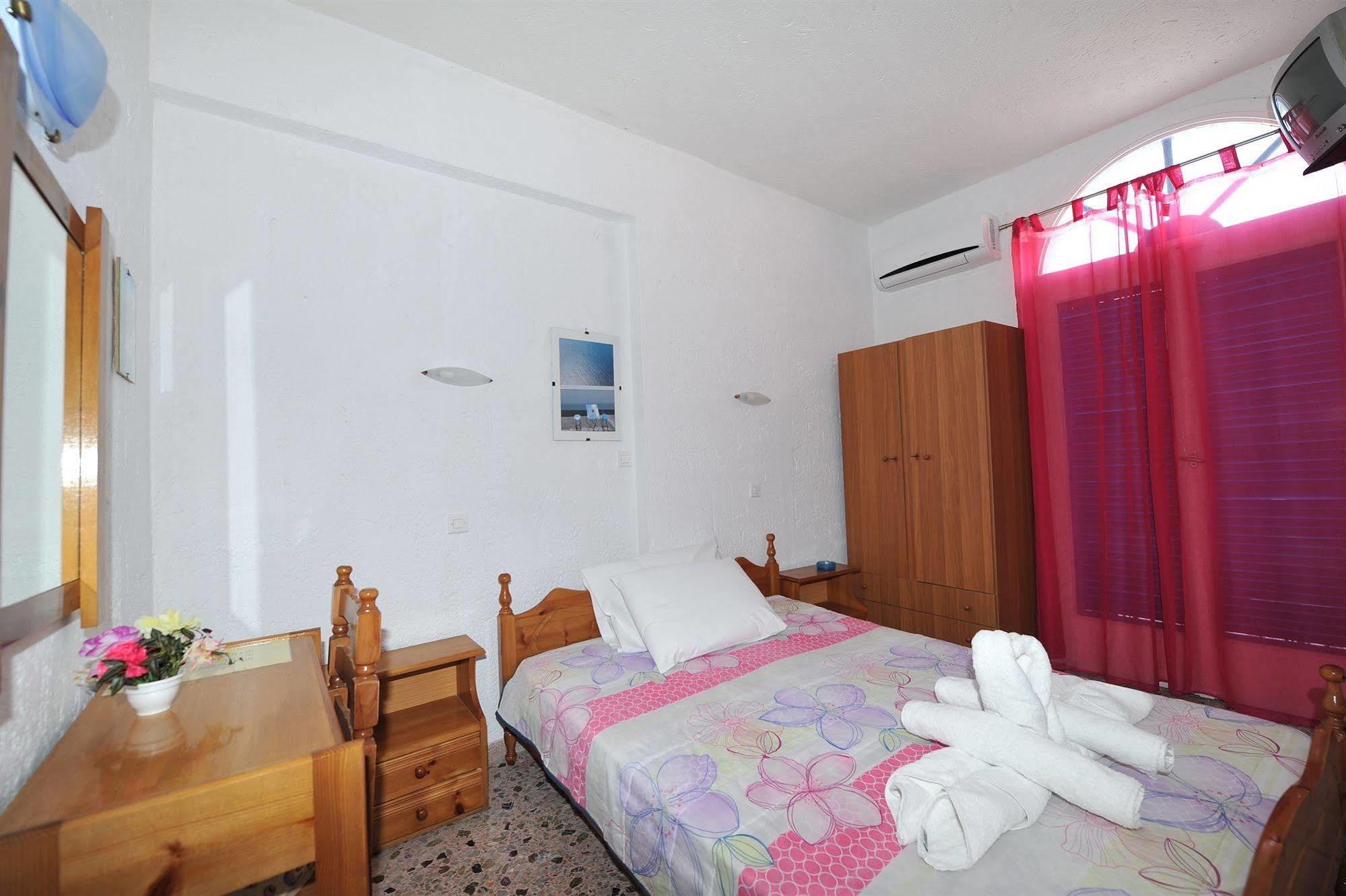 Santa Irini Perissa (Santorini)