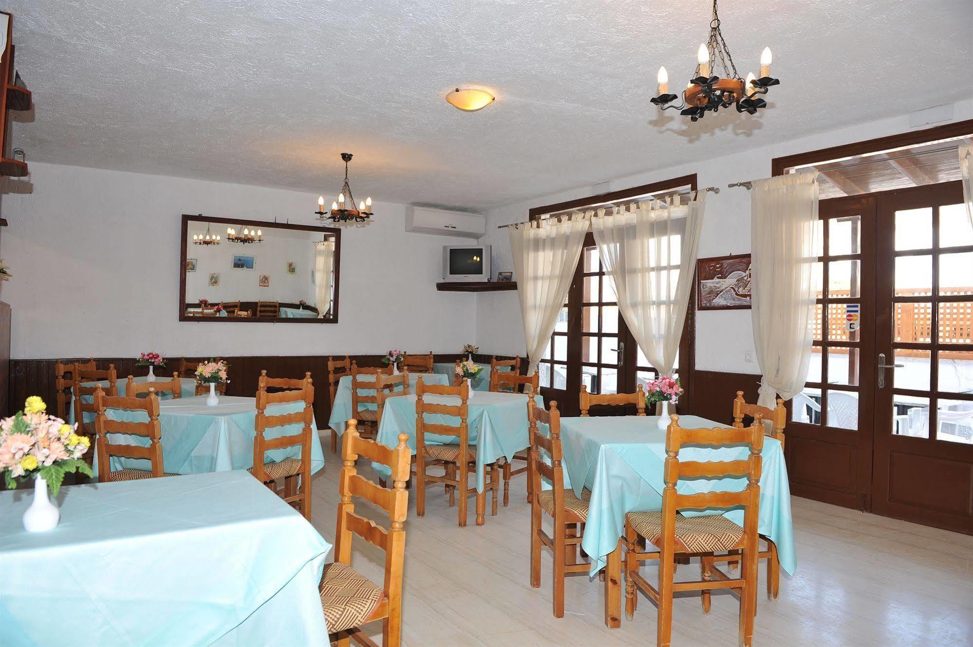 Santa Irini Hotel Perissa (Santorini)